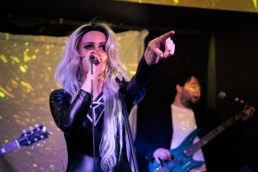 Sarah Wild, Starday Tavern, photo by Joe Bitters