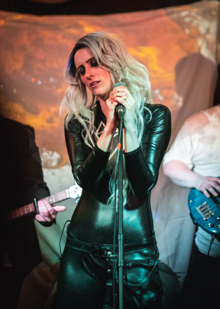 Sarah Wild, Starday Tavern, photo by Joe Bitters