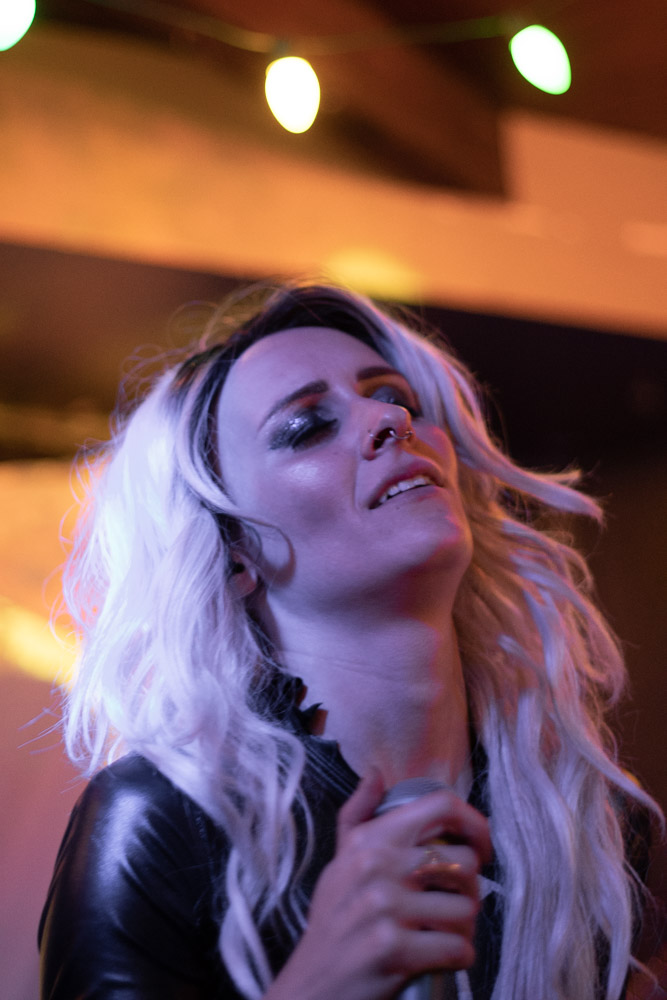 Sarah Wild, Starday Tavern, photo by Joe Bitters