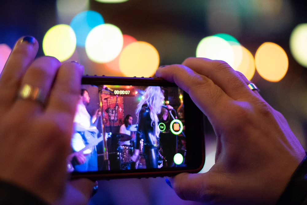 Sarah Wild, Starday Tavern, photo by Joe Bitters