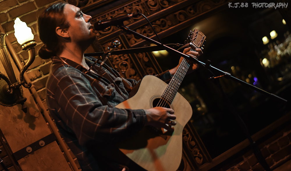 Elwood, White Eagle Saloon, photo by Kevin Pettigrew