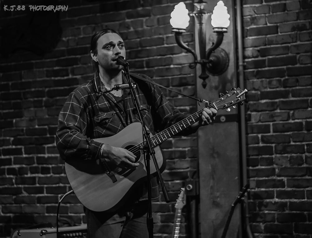Elwood, White Eagle Saloon, photo by Kevin Pettigrew