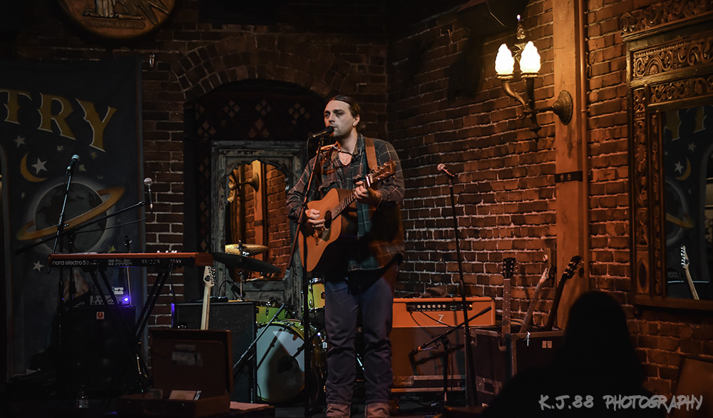 Elwood, White Eagle Saloon, photo by Kevin Pettigrew