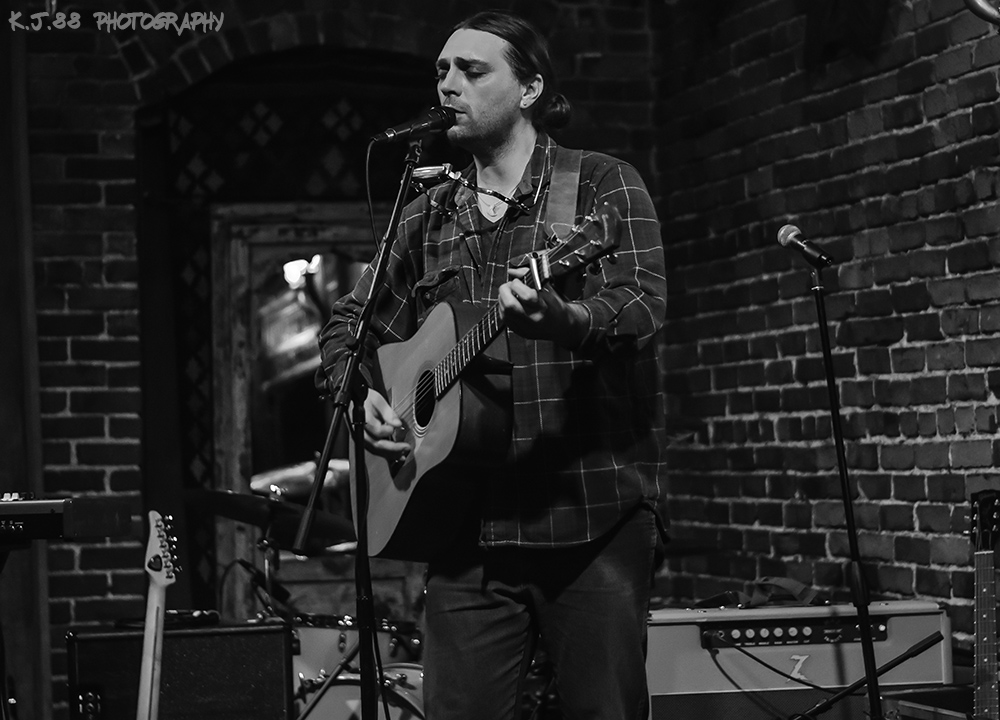Elwood, White Eagle Saloon, photo by Kevin Pettigrew