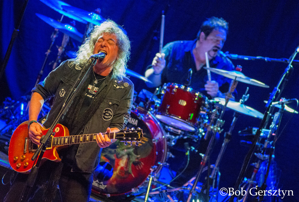 Y&T, Aladdin Theater, photo by Bob Gersztyn