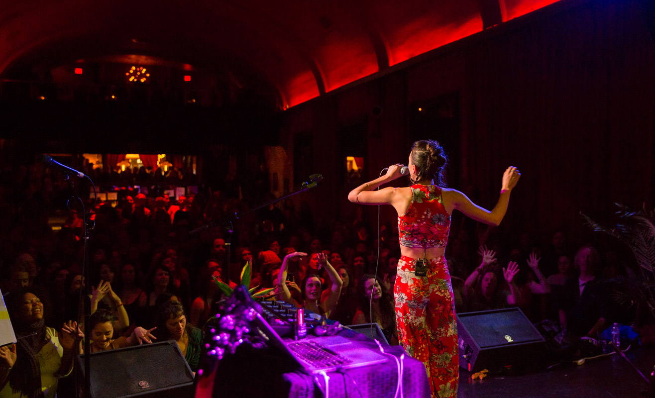 Ayla Nereo, Star Theater, photo by Katie Roggemann