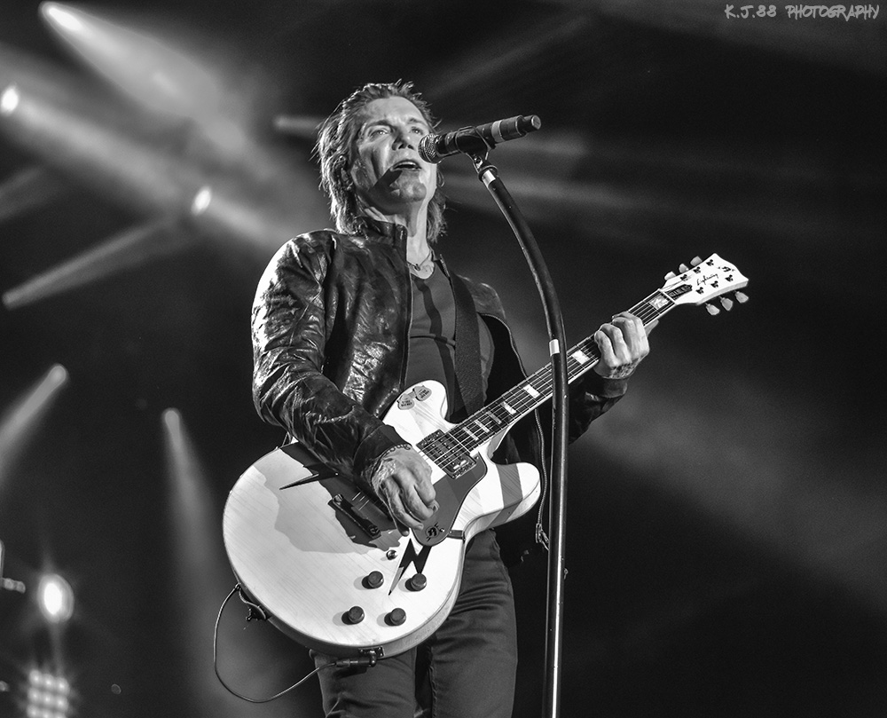 Goo Goo Dolls, Sunlight Supply Amphitheater, photo by Kevin Pettigrew