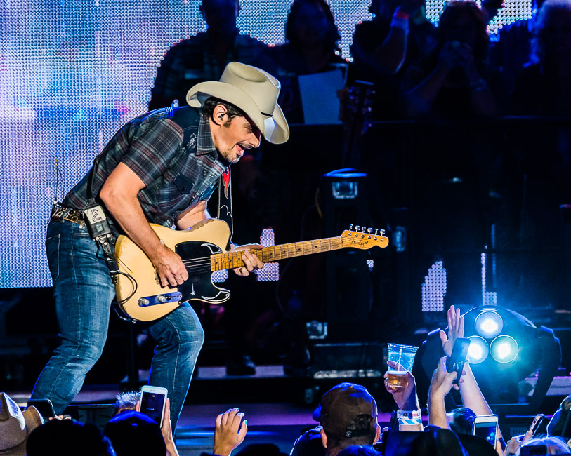 Brad Paisley, Sunlight Supply Amphitheater, photo by Miguel Padilla