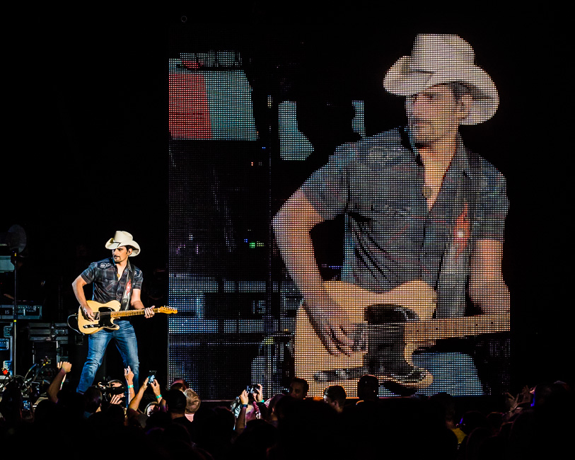 Brad Paisley, Sunlight Supply Amphitheater, photo by Miguel Padilla