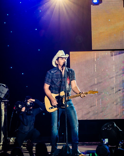 Brad Paisley, Sunlight Supply Amphitheater, photo by Miguel Padilla