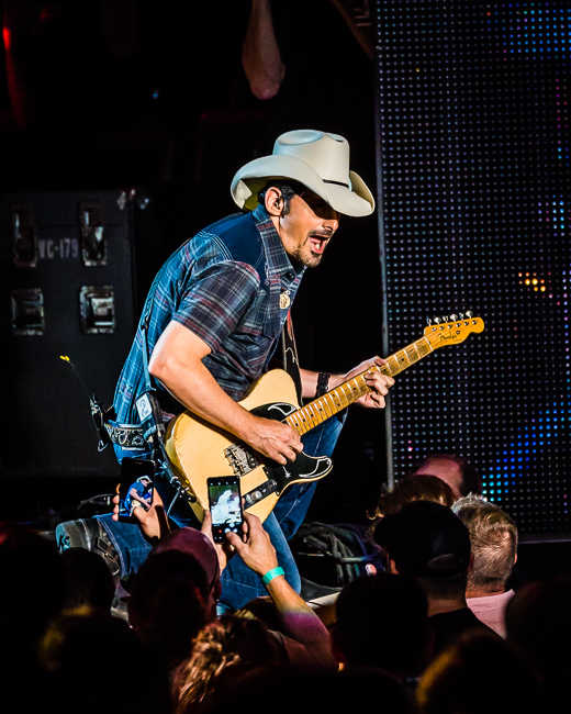 Brad Paisley, Sunlight Supply Amphitheater, photo by Miguel Padilla