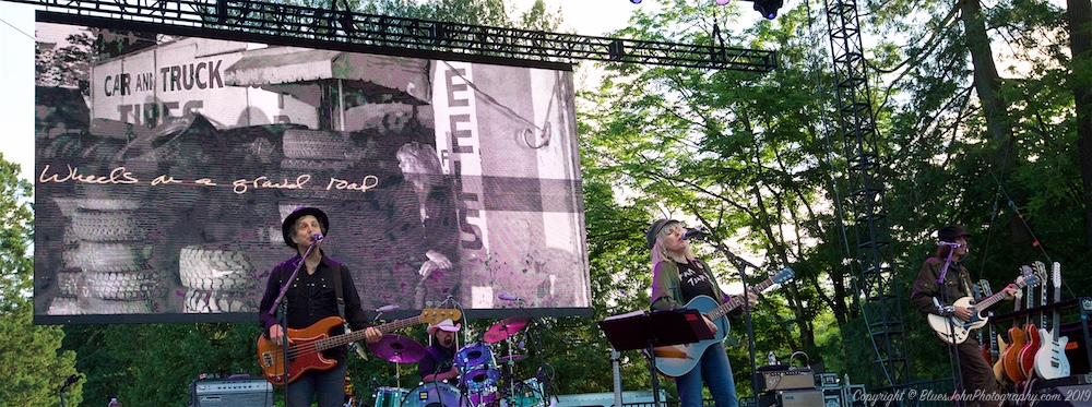 Lucinda Williams, Oregon Zoo Amphitheatre, photo by John Alcala