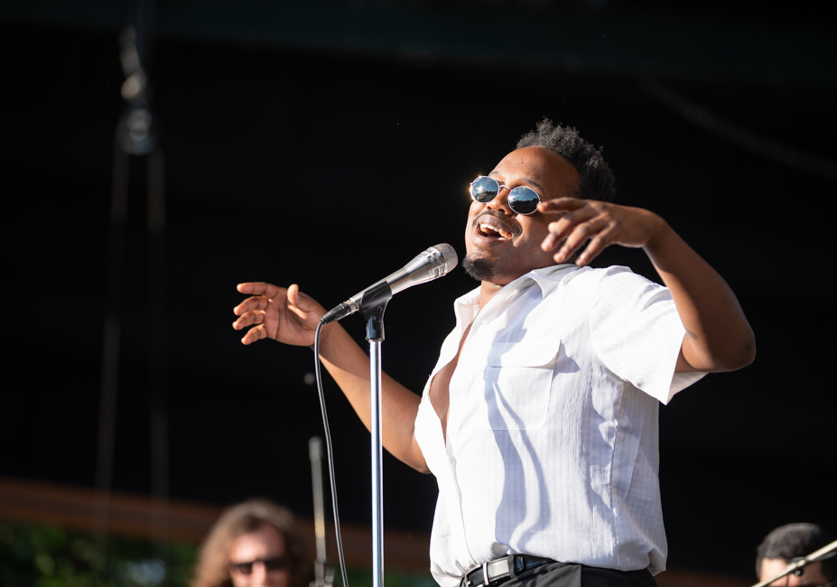 Durand Jones & The Indications, Cuthbert Amphitheater, photo by Sal Barragan