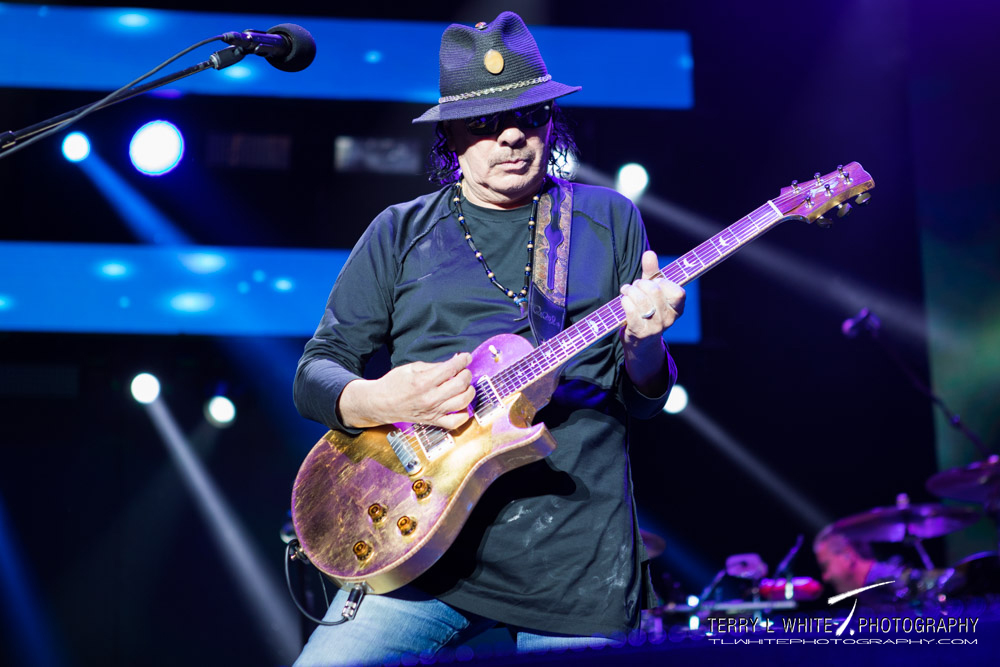 Santana, Sunlight Supply Amphitheater, photo by Terry White