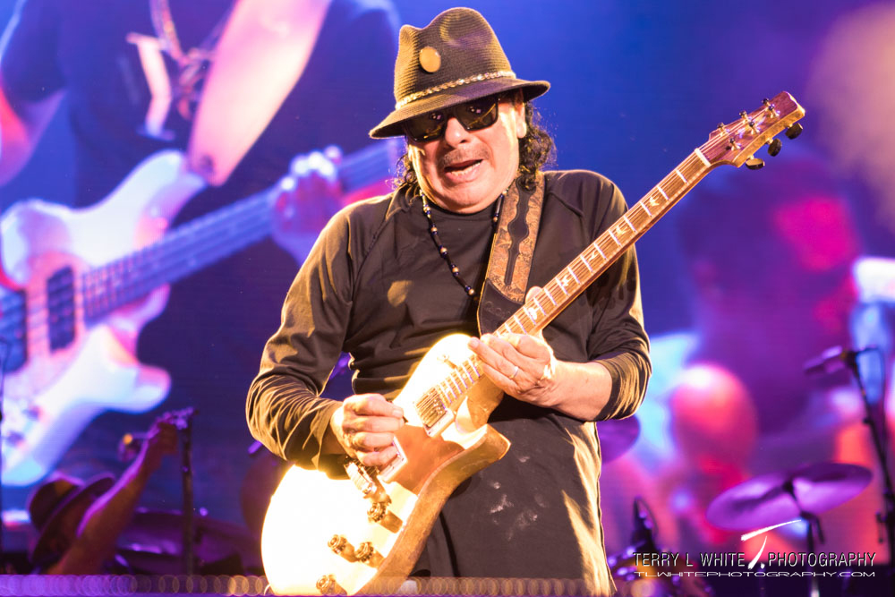 Santana, Sunlight Supply Amphitheater, photo by Terry White