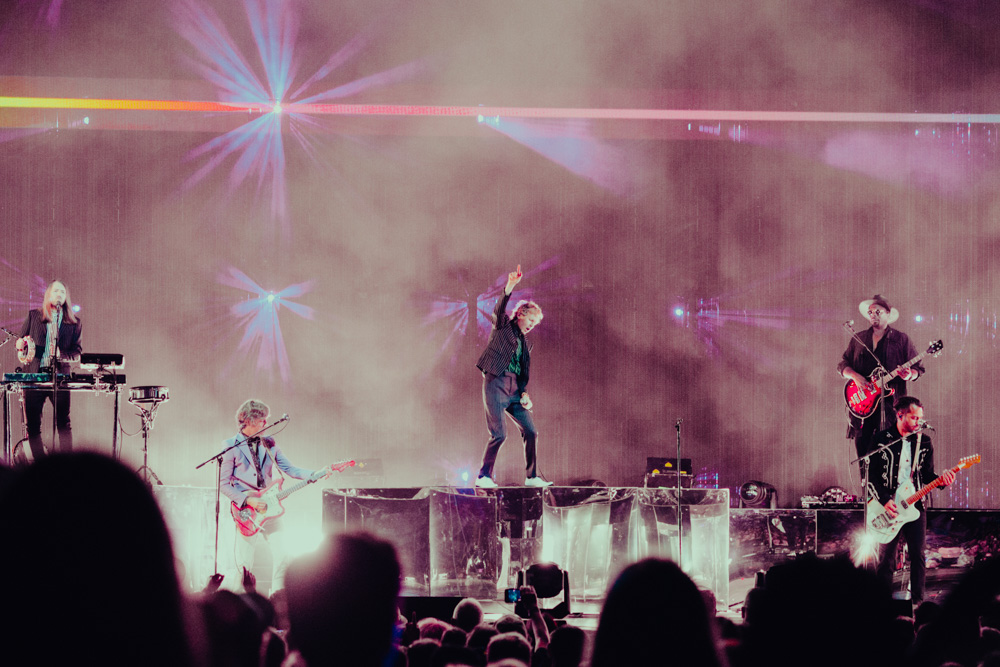 Beck, Sunlight Supply Amphitheater, photo by Sydnie Kobza