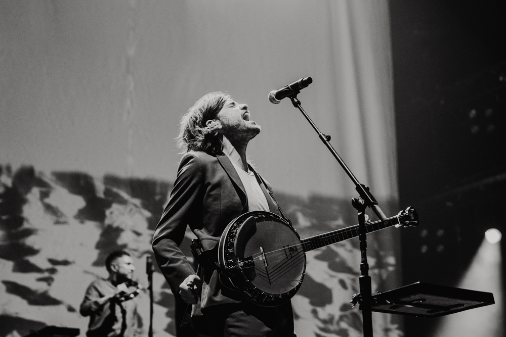 Mumford & Sons, Moda Center, photo by Sydnie Kobza