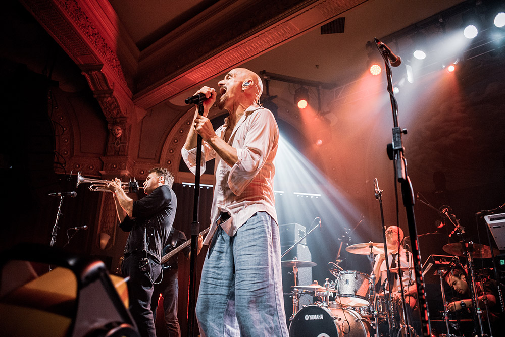 James, Crystal Ballroom, photo by Ignacio Quintana