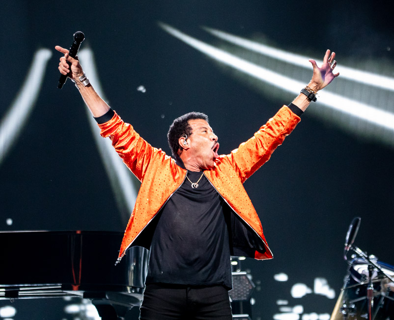 Lionel Richie, Moda Center, photo by Sal Barragan