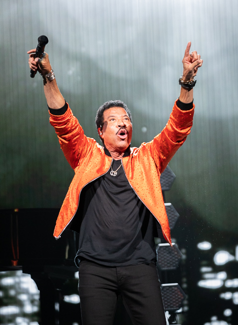 Lionel Richie, Moda Center, photo by Sal Barragan