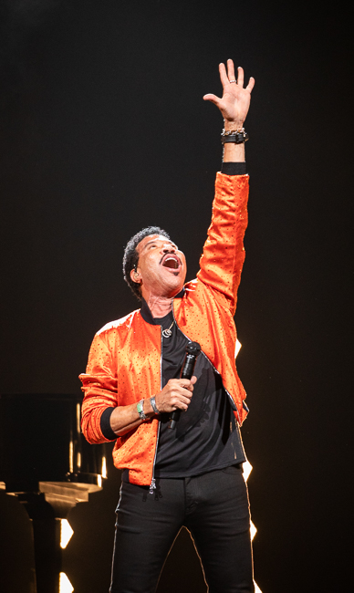 Lionel Richie, Moda Center, photo by Sal Barragan