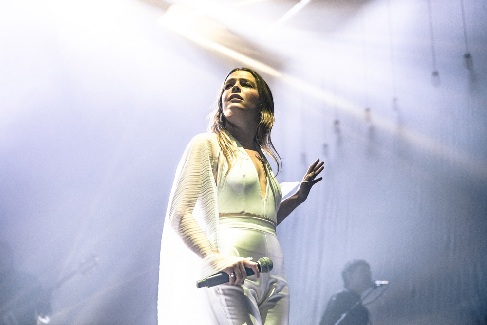 Maggie Rogers, Keller Auditorium, photo by Ignacio Quintana