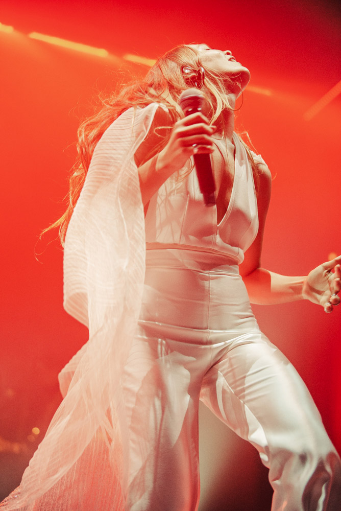 Maggie Rogers, Keller Auditorium, photo by Ignacio Quintana