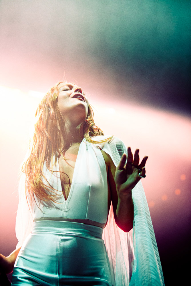 Maggie Rogers, Keller Auditorium, photo by Ignacio Quintana
