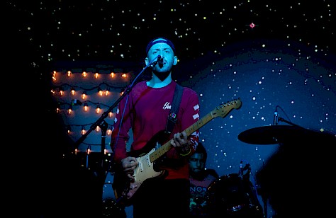 Oso Oso, Paris Theatre [CLOSED], photo by Alden Kratz