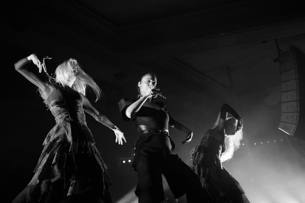 Banks, Crystal Ballroom, photo by Sal Barragan