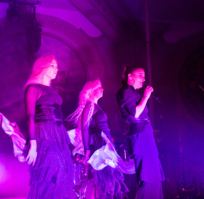 Banks, Crystal Ballroom, photo by Sal Barragan