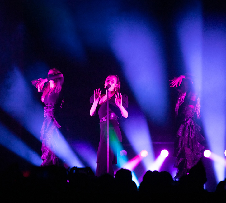 Banks, Crystal Ballroom, photo by Sal Barragan
