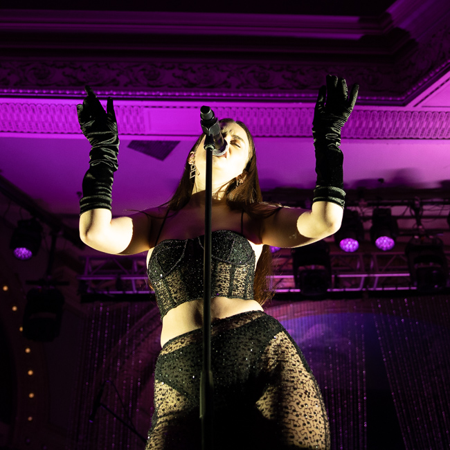 Sabrina Claudio, Crystal Ballroom, photo by Sal Barragan