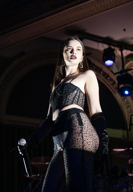 Sabrina Claudio, Crystal Ballroom, photo by Sal Barragan