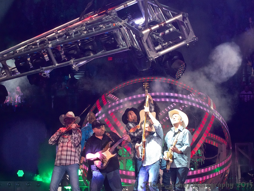 Garth Brooks, Moda Center, photo by John Alcala