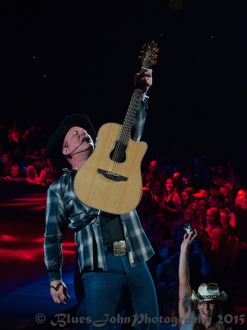 Garth Brooks, Moda Center, photo by John Alcala