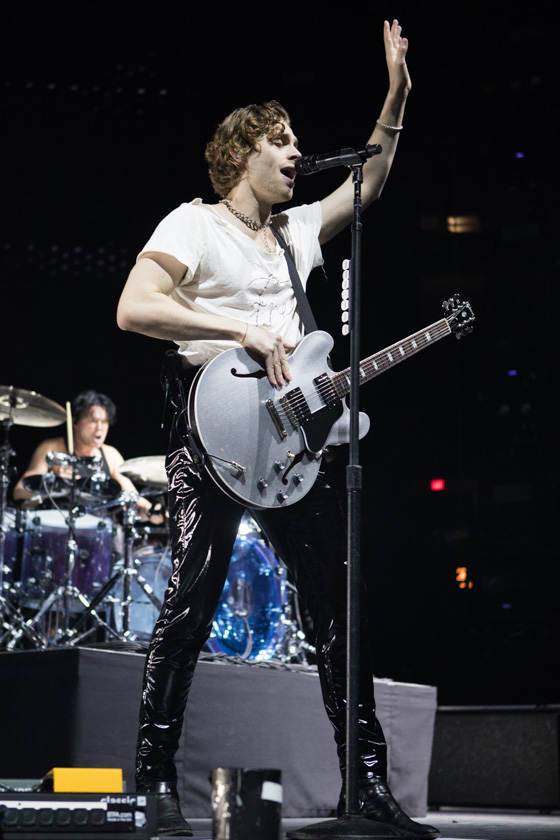 5 Seconds of Summer, Moda Center, Rose Quarter, photo by Terry White