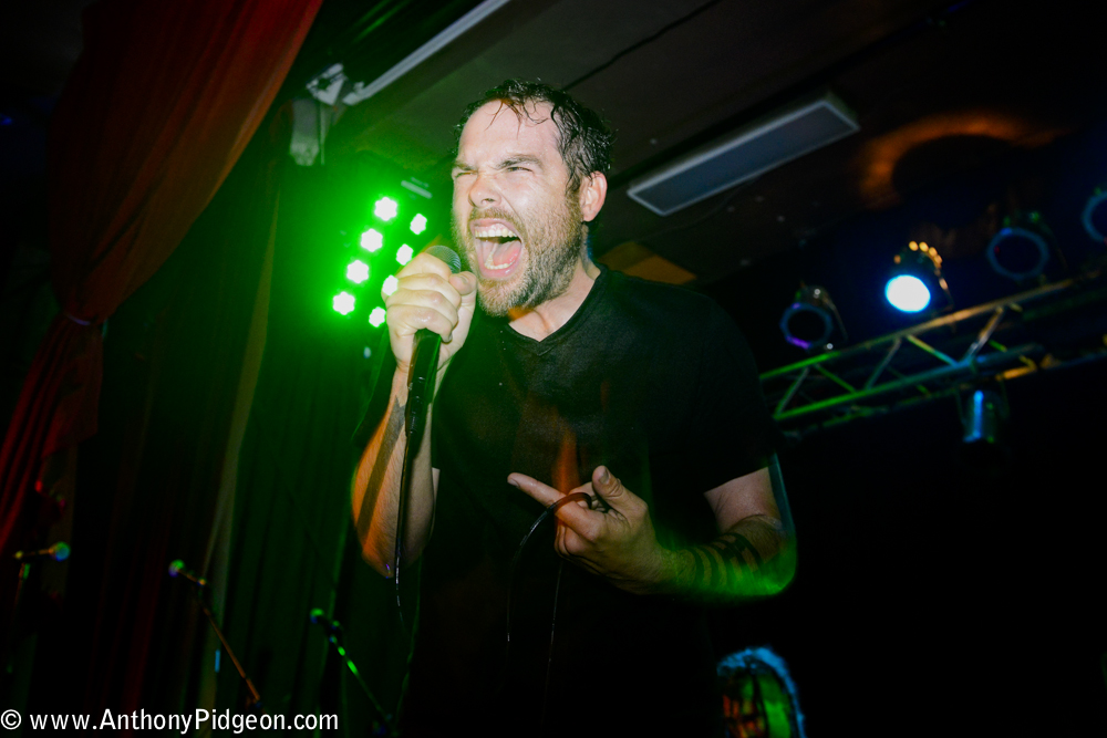 Alter Der Ruine, Star Theater, photo by Anthony Pidgeon