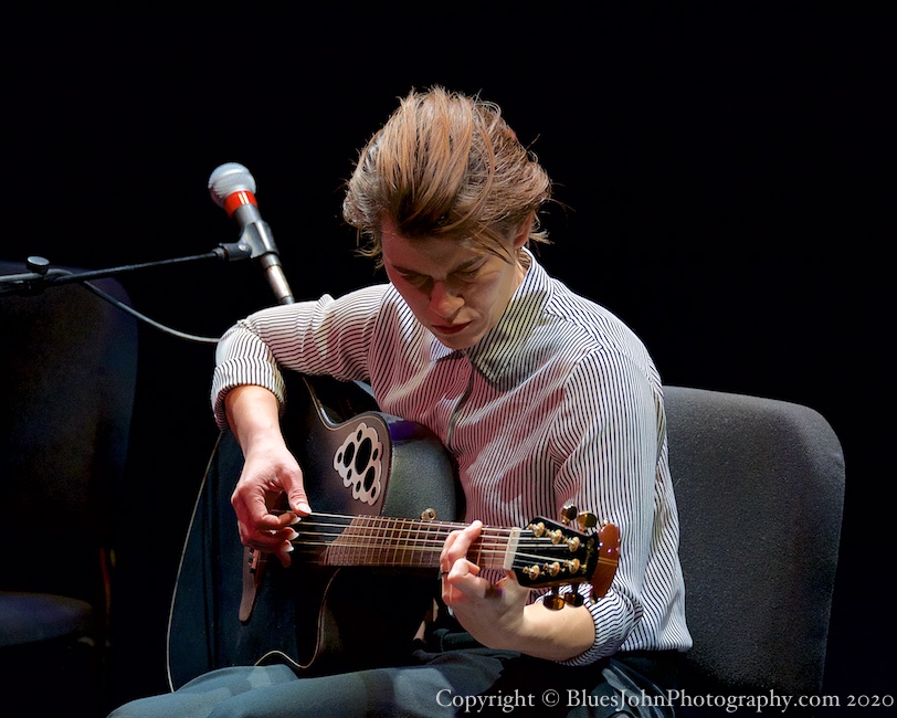 Kaki King, Winningstad Theatre, photo by John Alcala