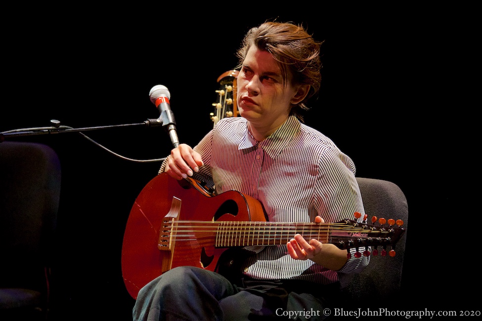 Kaki King, Winningstad Theatre, photo by John Alcala