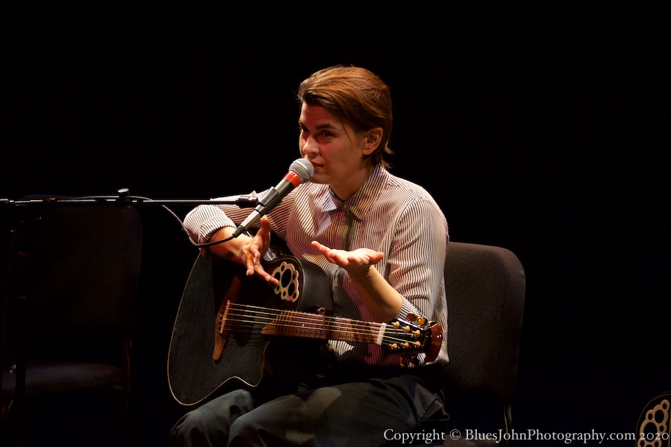 Kaki King, Winningstad Theatre, photo by John Alcala