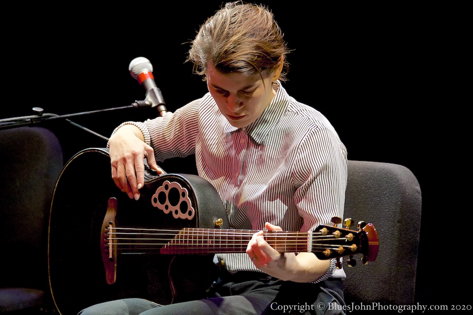 Kaki King, Winningstad Theatre, photo by John Alcala