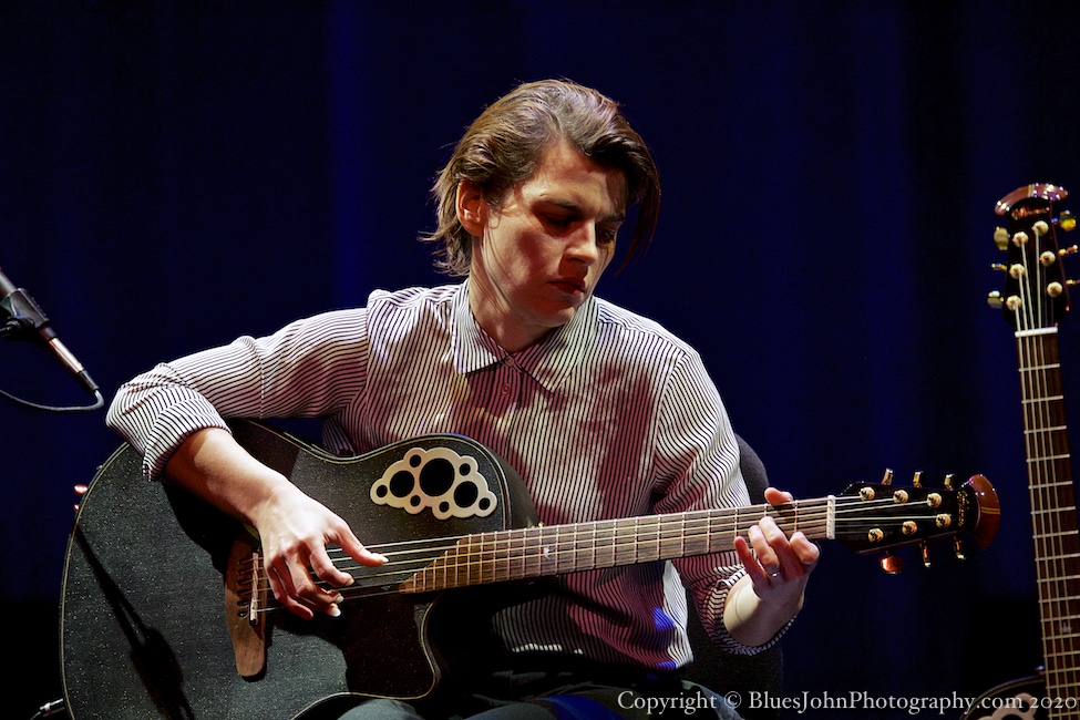 Kaki King, Winningstad Theatre, photo by John Alcala
