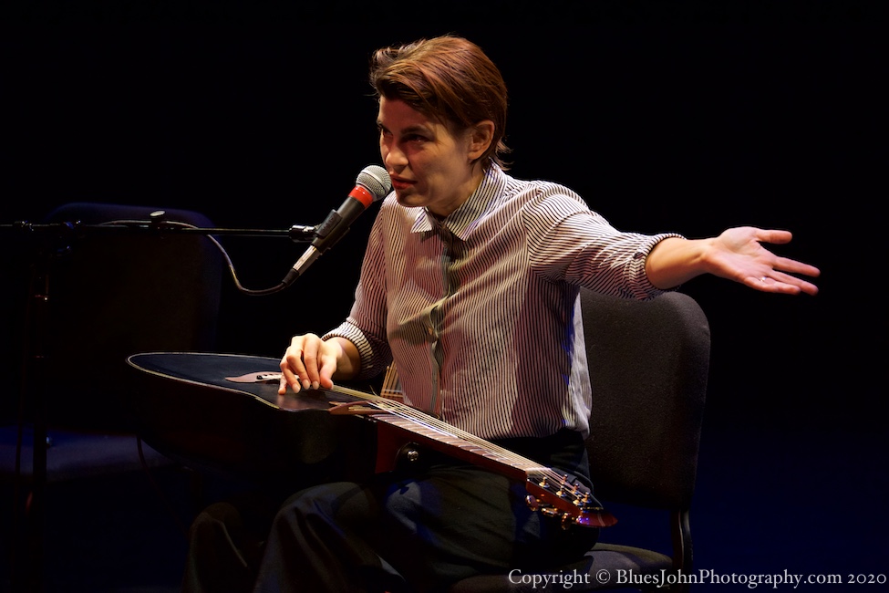 Kaki King, Winningstad Theatre, photo by John Alcala