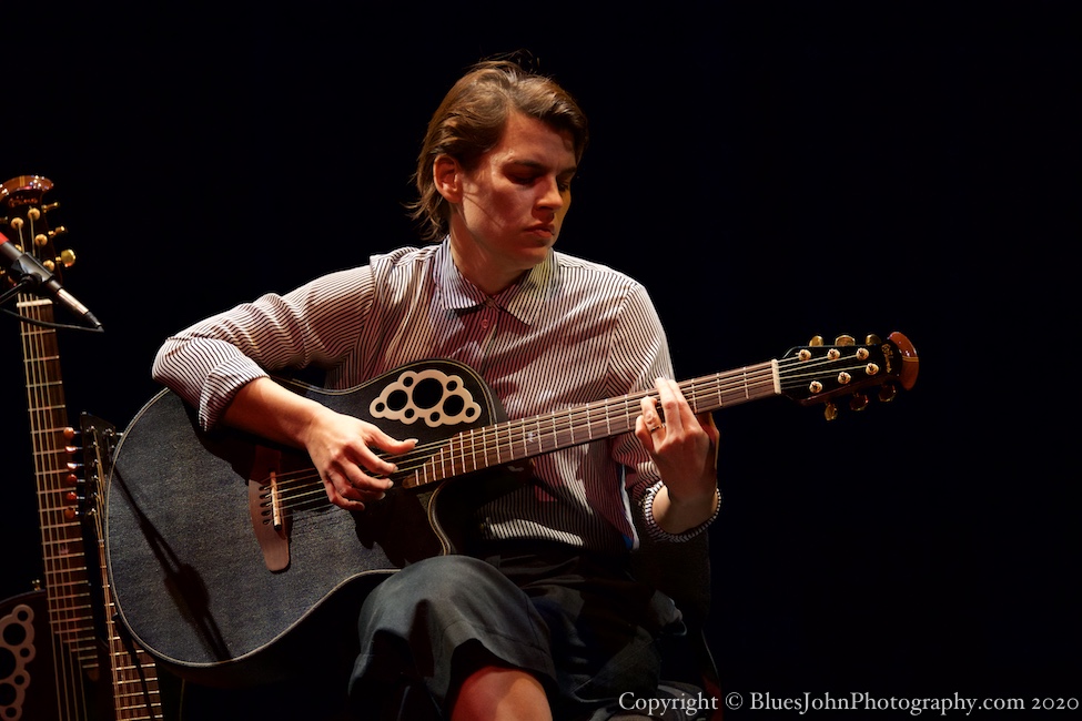 Kaki King, Winningstad Theatre, photo by John Alcala