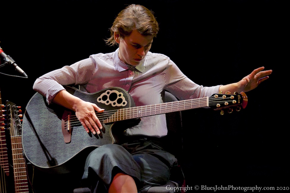 Kaki King, Winningstad Theatre, photo by John Alcala