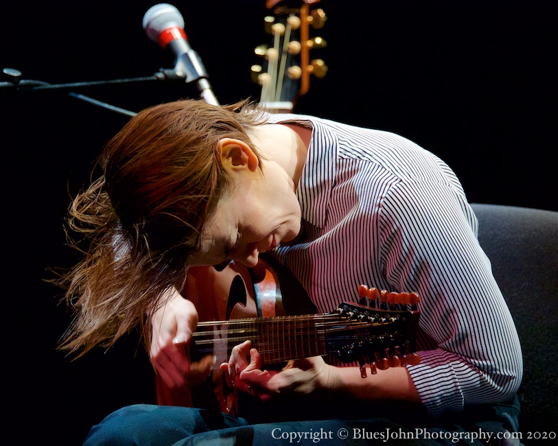Kaki King, Winningstad Theatre, photo by John Alcala