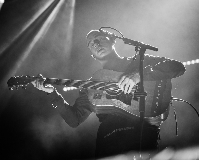 Dermot Kennedy, Moda Center, Rose Quarter, photo by Miguel Padilla
