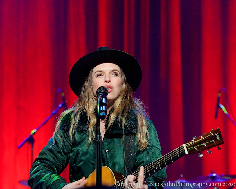 ZZ Ward, Revolution Hall, photo by John Alcala