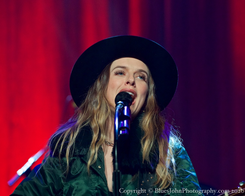ZZ Ward, Revolution Hall, photo by John Alcala
